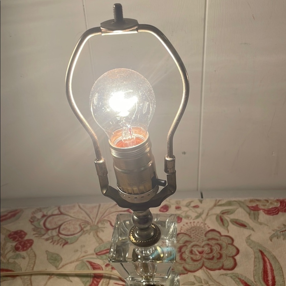 Clear Lucite Stacked Cube Table Lamp Art Deco or Mid Century - Picture 4 of 15